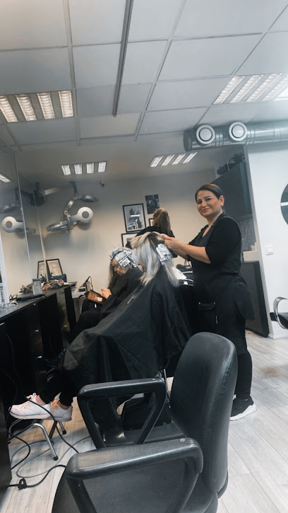 Har & Nagel Galleri HN | Frisörsalong i Tyresö