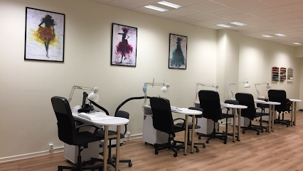 Ly Nails | Manikyr och pedikyrsalong i Göteborg Ly Nails | Manikyr och pedikyrsalong i Göteborg
