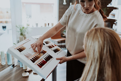 Nyans Hair & Makeup | Frisörsalong i Mölnlycke