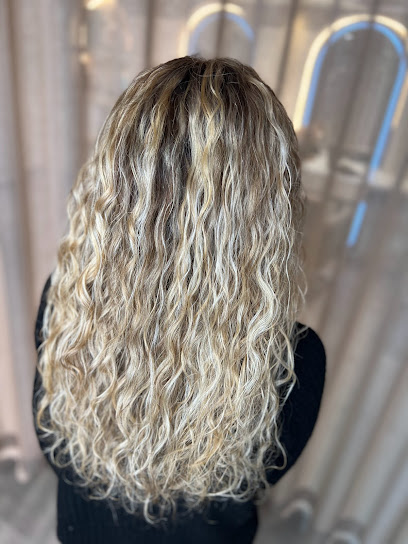 Dark&Bright Hair Couture | Frisörsalong i Malmö