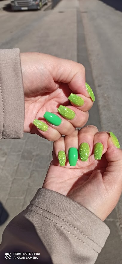 Snow Nail | Skönhetscenter i Örebro