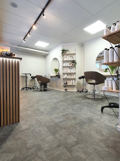 Hair by Crisanti | Frisörsalong i Tullinge