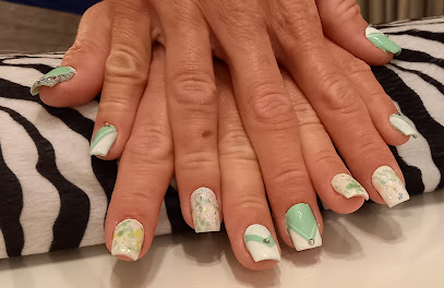 Chhunna Nails | Manikyr och pedikyrsalong i Örebro