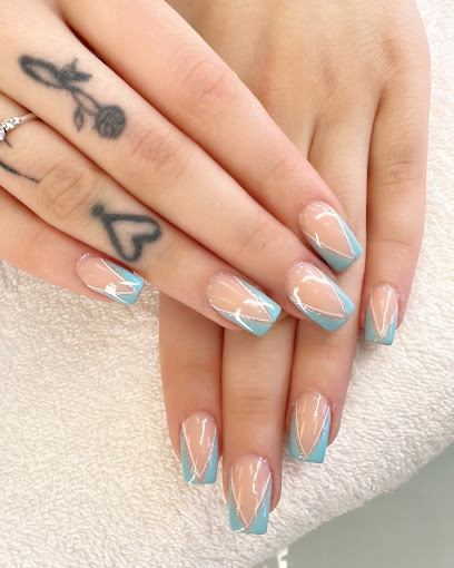 City Nail | Manikyr och pedikyrsalong i Bålsta