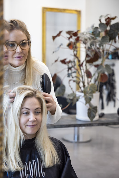 New People | Frisörsalong i Växjö New People | Frisörsalong i Växjö