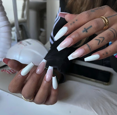 NAILSSONS | Manikyr och pedikyrsalong i Karlstad
