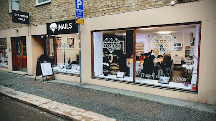 Diamond Nails | Manikyr och pedikyrsalong i Karlskrona
