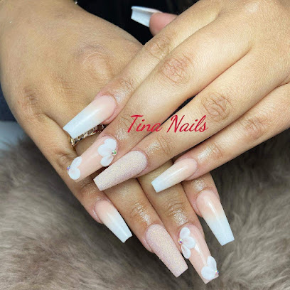 Tina Nails | Manikyr och pedikyrsalong i Jönköping