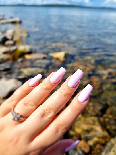 B.W. Nails | Manikyr och pedikyrsalong i Handen