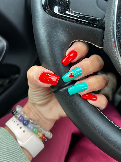 Holly Nails | Skönhetscenter i Hudiksvall