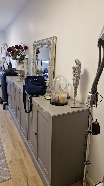 Mayas Beauty Studio | Frisörsalong i Vallentuna