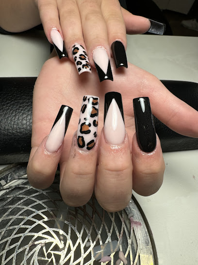 The Nails | Manikyr och pedikyrsalong i Mariestad