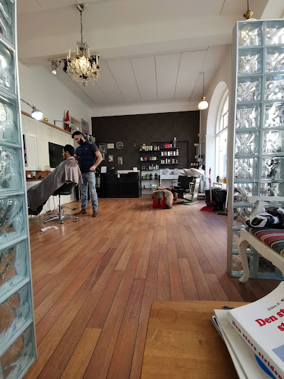 CurlUp & Dye Salong | Frisörsalong i Landskrona