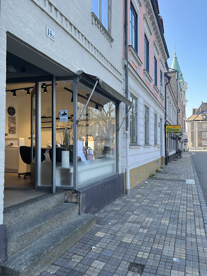 Emmy’s Nails | Manikyr och pedikyrsalong i Landskrona