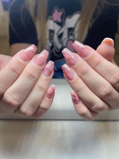 Nguyen’s Nails | Manikyr och pedikyrsalong i Ljungby
