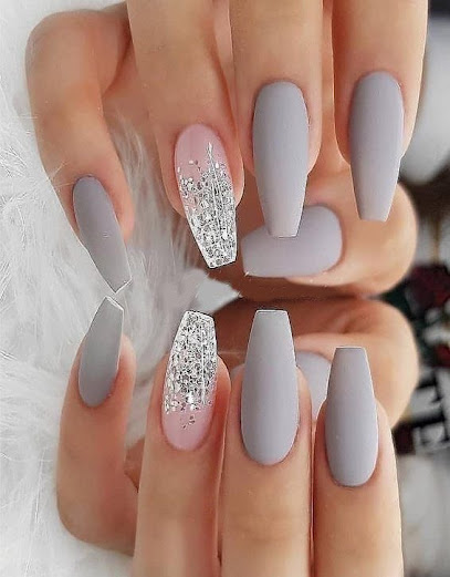 Sky Nails | Manikyr och pedikyrsalong i Uddevalla