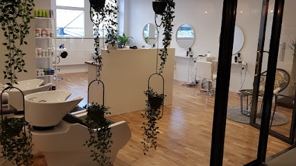 Kvarnholmens Klippotek | Frisörsalong i Nacka