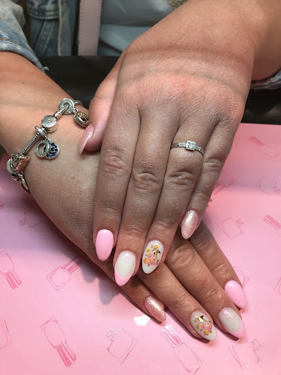 Lt Beauty Nails | Manikyr och pedikyrsalong i Farsta