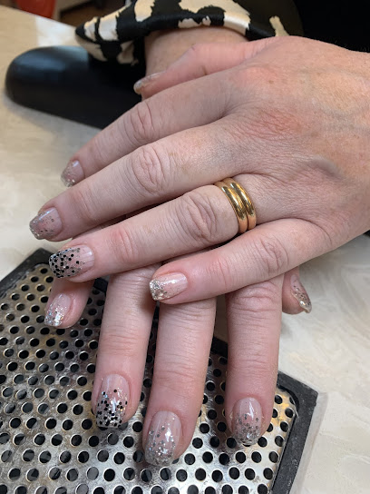 Happy Nails | Skönhetscenter i Kisa