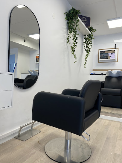 Balayage & Barber | Frisörsalong i Taby