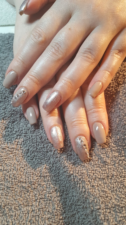 Nail Lighthouse | Manikyr och pedikyrsalong i Södertälje
