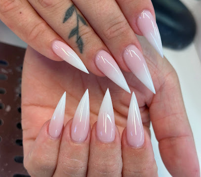 Showcase Nails | Manikyr och pedikyrsalong i Mönsterås
