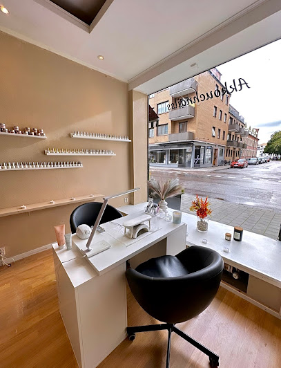 Akkouch Nailss | Manikyr och pedikyrsalong i Halmstad Akkouch Nailss | Manikyr och pedikyrsalong i Halmstad