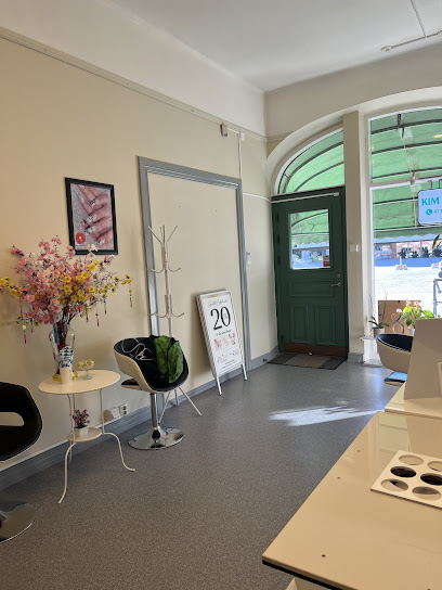 Kim Nails & Lashes | Manikyr och pedikyrsalong i Ljungby