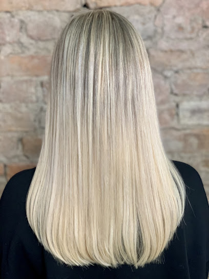 Studio 42 Hair and Makeup | Frisörsalong i Uppsala