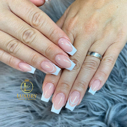 Luxury Nails & Beauty | Manikyr och pedikyrsalong i Växjö