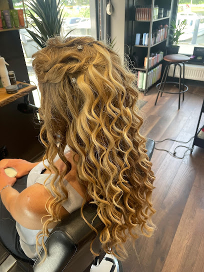 Hair by Laleh | Frisörsalong i Åkersberga