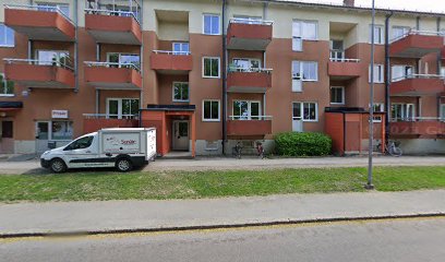 Maddame Cheveux | Frisörsalong i Köping