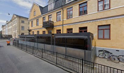 Nails With Lowe | Manikyr och pedikyrsalong i Kristianstad