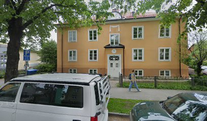Dollywood Hairdresser | Frisörsalong i Uppsala